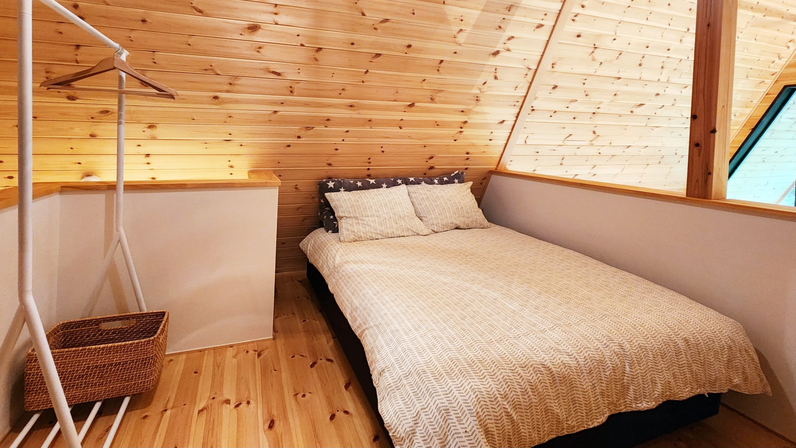 Mezzanine bedroom single bed