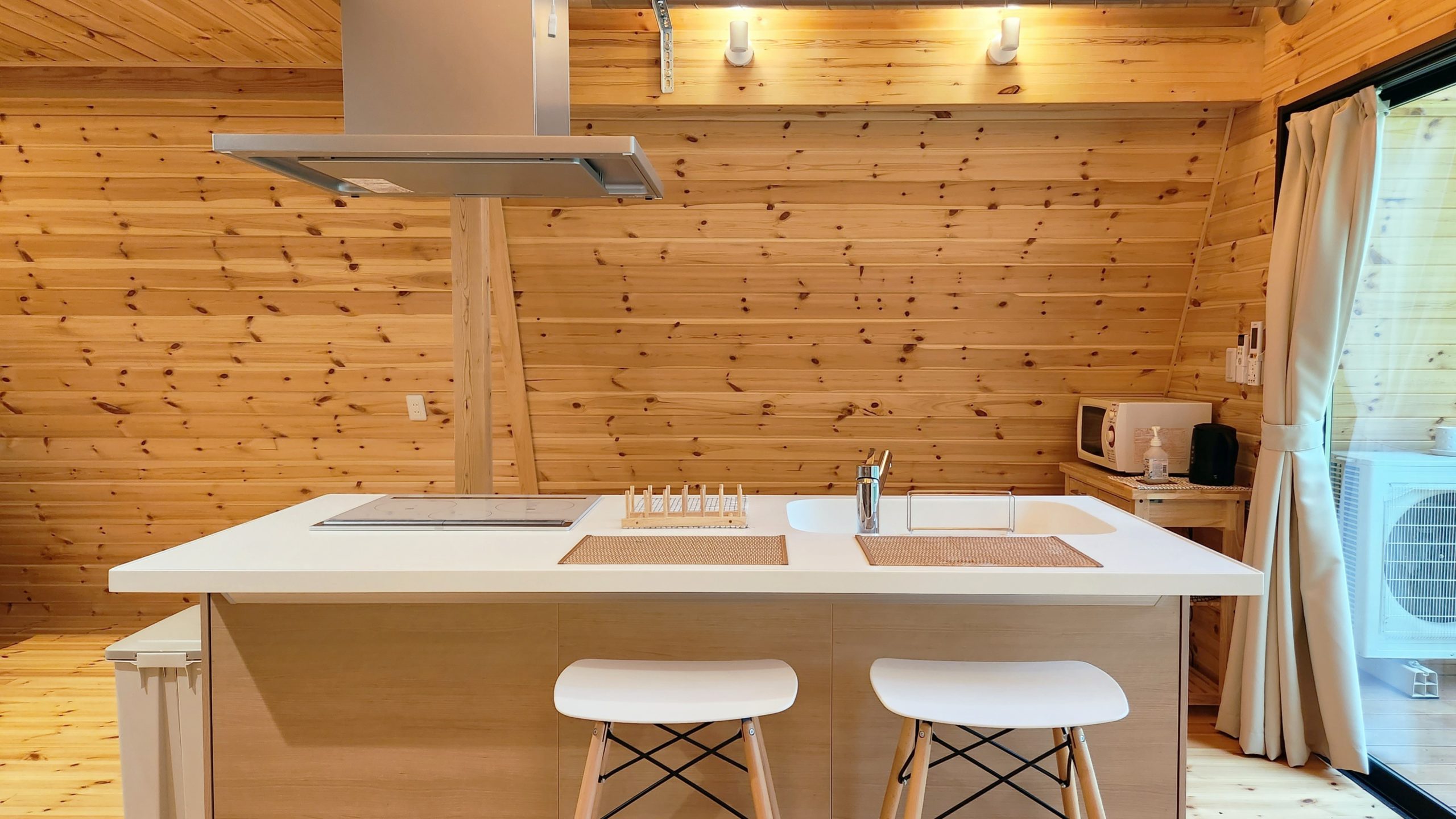 Kitchen and bar counter